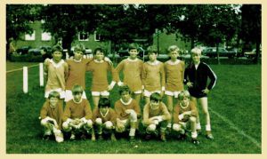 Lees meer over het artikel Jeugdherinneringen        DNB